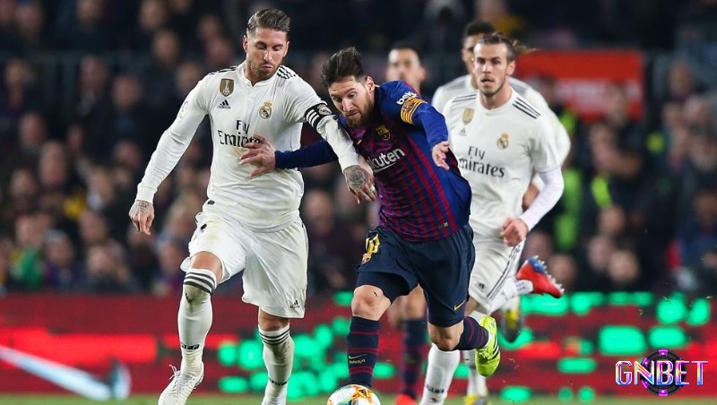 Trận đấu bóng đá giữa Barcelona vs. Real Madrid