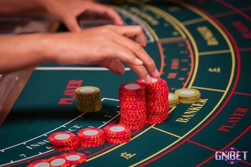 Chơi cửa Banker là một chiến thuật an toàn và đáng tin cậy trong Baccarat, với tỷ lệ thắng rất cao.