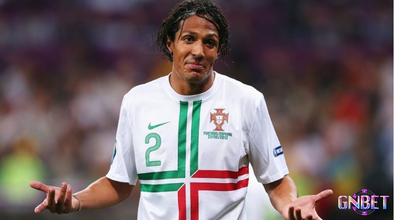 Bruno Alves nằm top trung vệ hay nhất C2 với vai trò phòng ngự ổn định