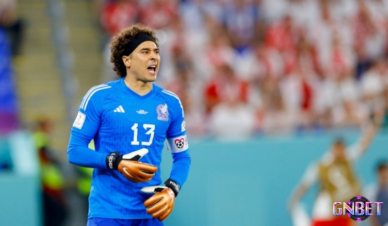 Guillermo Ochoa là thủ môn đã chơi rất ấn tượng tại World Cup