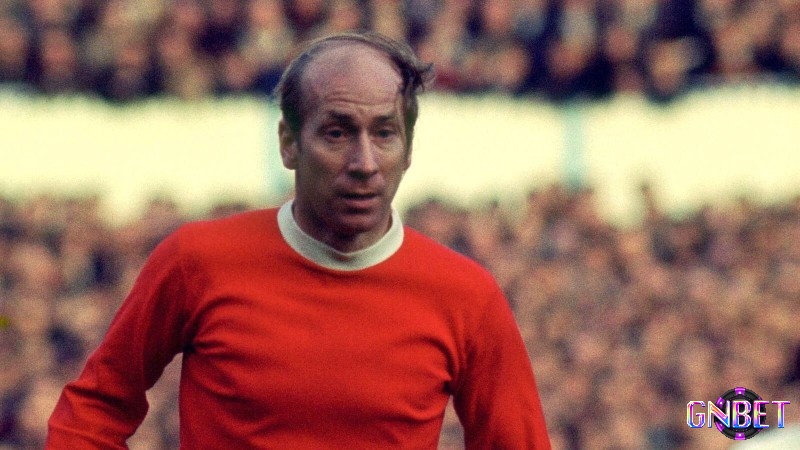 Tiền vệ hay nhất World Cup Bobby Charlton với khả năng ghi bàn đáng nể