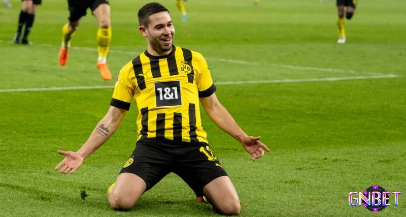 Raphael Guerreiro là hậu vệ hỗ trợ phòng ngự một cách linh hoạt nhất Bundesliga