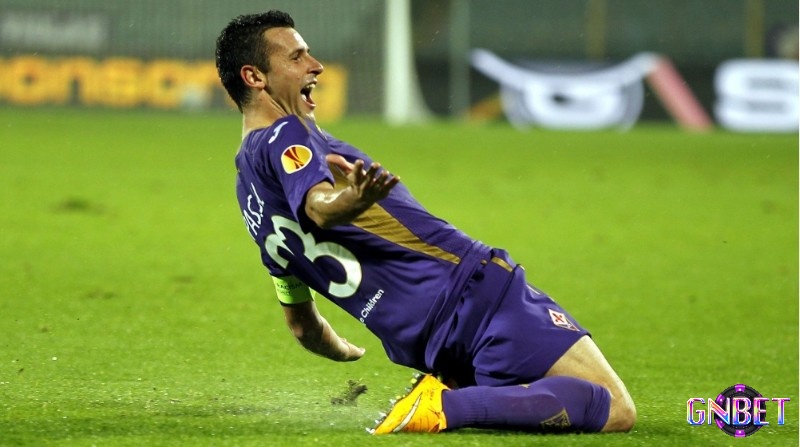 Manuel Pasqual (Fiorentina) đẳng cấp hậu vệ hay nhất Serie A với khả năng đánh chặn xuất sắc